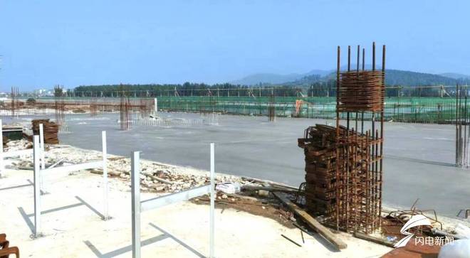 严把施工质量关 兰陵县公益农产品批发市场二期顺利封顶